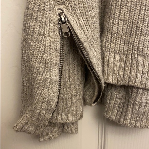 Shoulder cut out sweater-AEO - Picture 3 of 7